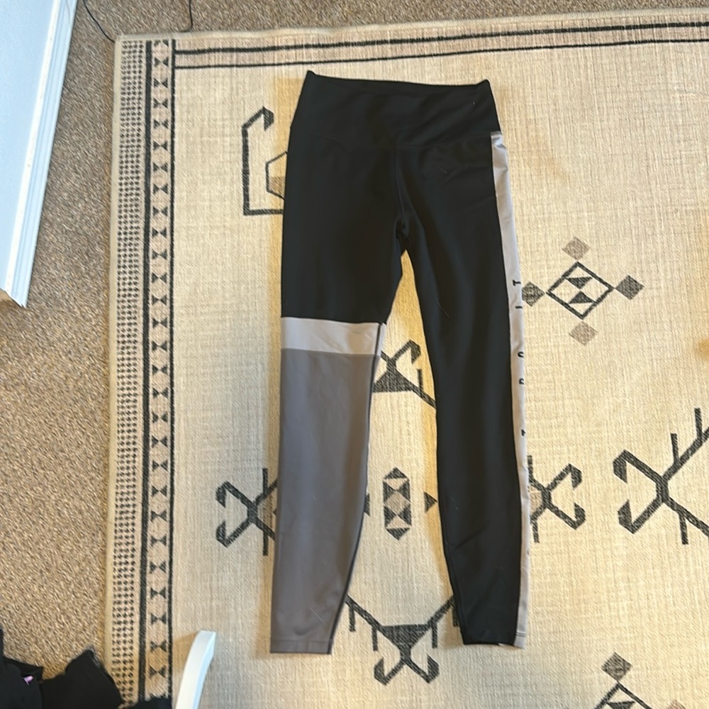 Black and grey Nike workout leggings.